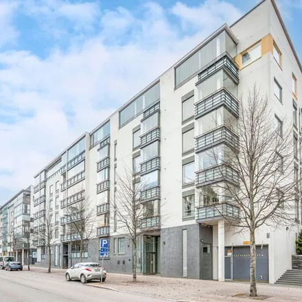 Rent this 3 bed apartment on Helsingin Ilta-aurinko in Aurinkolahden puistotie 6, 00990 Helsinki