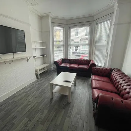Rent this 9 bed townhouse on Borrowdale Road in Liverpool, L15 3LD
