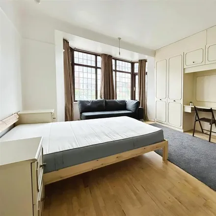 Image 2 - 57 Slades Gardens, London, EN2 7DP, United Kingdom - House for rent