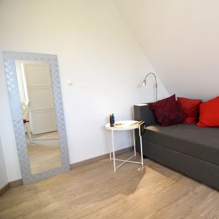 Rent this 2 bed apartment on Alt Seulberg 35 in 61381 Friedrichsdorf, Germany