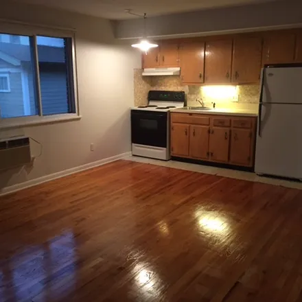 Rent this 1 bed apartment on 550 Whitney Ave