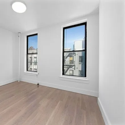 Image 4 - 633 East 6th Street, New York, NY 10009, USA - House for rent