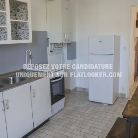 Image 8 - 31 Rue de Montfort, 78190 Trappes, France - Apartment for rent