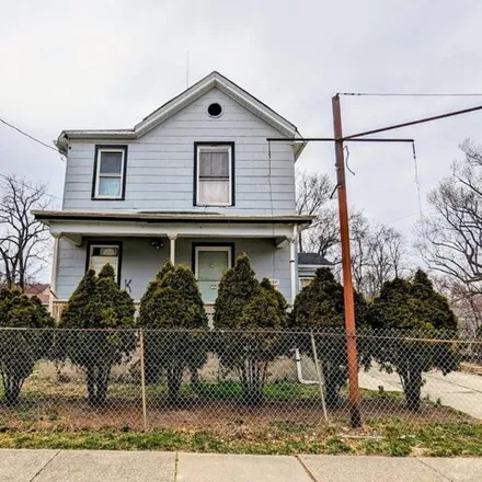 Buy this 3 bed house on 5111 Whetsel Ave in Cincinnati, Ohio