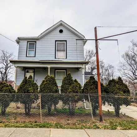 Buy this 3 bed house on 5111 Whetsel Avenue in Cincinnati, OH 45227