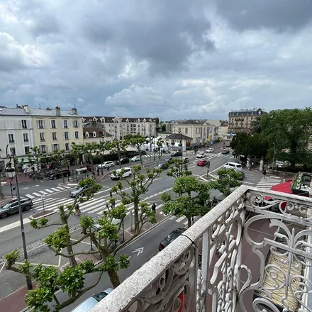 Rent this 3 bed apartment on Mairie de Maisons-Laffitte in Avenue de Longueil, 78600 Maisons-Laffitte
