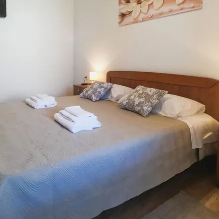 Rent this 2 bed house on Donji Popovići in 21255 Šestanovac, Croatia