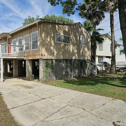 Rent this 3 bed house on 710 Narcissus Road in Clear Lake Shores, Galveston County