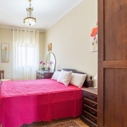 Rent this 3 bed room on Rua Padre Cruz in 4445-482 Ermesinde, Portugal