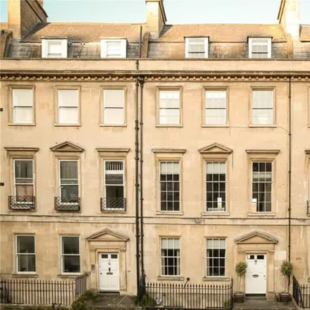 Rent this 6 bed townhouse on J0 The Paragon in Bath, BA1 2EY