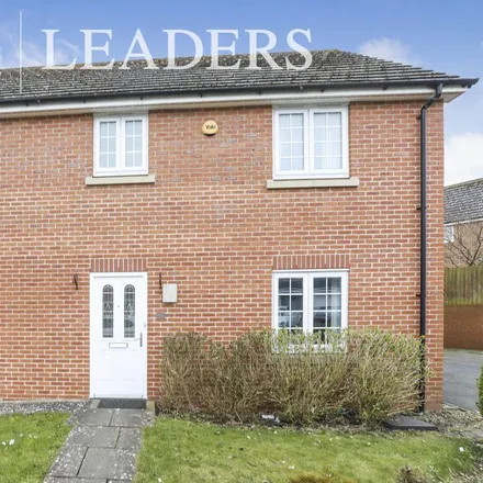 Rent this 5 bed house on Snowgoose Way in Newcastle-under-Lyme, ST5 2GA