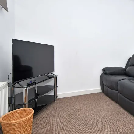 Image 9 - Newcastle-under-Lyme, ST5 3FD, United Kingdom - House for rent