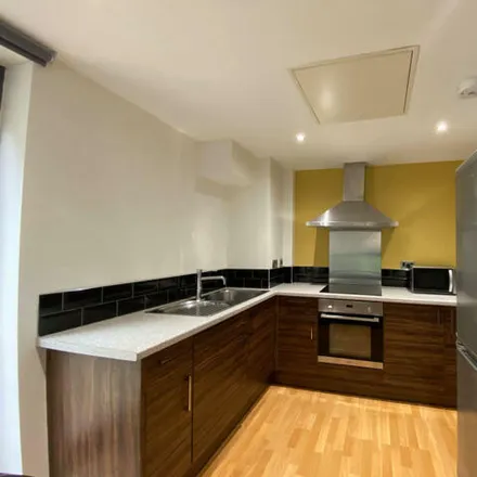 Image 3 - West One Panorama, Fitzwilliam Street, Devonshire, Sheffield, S1 4JY, United Kingdom - Apartment for rent