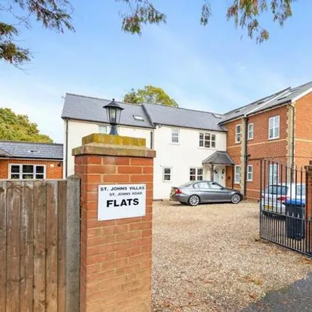 Buy this 2 bed apartment on Orchard Cottages in Woking, GU21 7SD