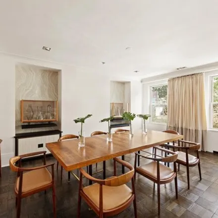Image 2 - 29 East 64th Street, New York, NY 10065, USA - Townhouse for sale