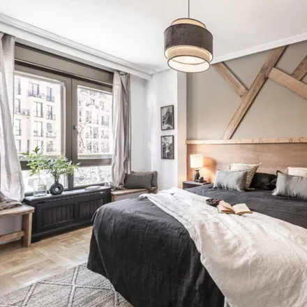 Rent this 4 bed apartment on Volapié Ponzano in Calle de García de Paredes, 25