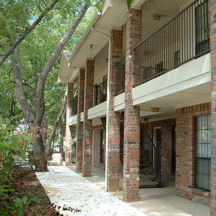 Image 2 - 1011 North Austin Street, Unit 5 - Apartment for rent