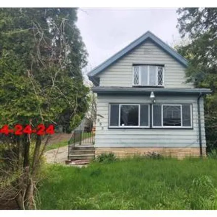 Buy this 3 bed house on 955 Perry Street in Flint, MI 48504
