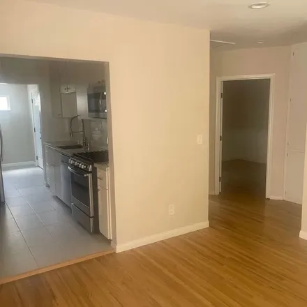 Image 3 - 22021 Crespi Street, Los Angeles, CA 91364, USA - Apartment for rent