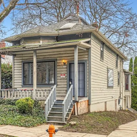 Buy this 3 bed house on Southwest 3rd Avenue in Portland, OR 97258