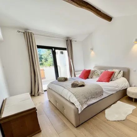 Rent this 4 bed house on 06250 Mougins