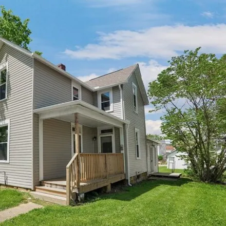 Buy this 3 bed house on 1239 East Walnut Street in Lancaster, OH 43130