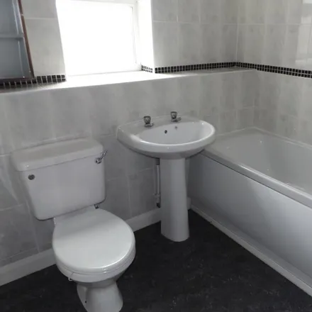 Image 7 - Cannock Road, Heath Hayes, WS12 3HZ, United Kingdom - Apartment for rent