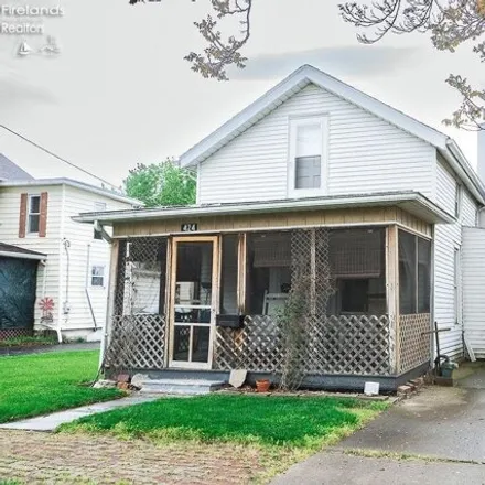 Buy this 2 bed house on 169 Walnut Street in Findlay, OH 45840