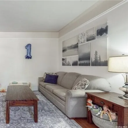 Image 6 - 123-01 82nd Avenue, New York, NY 11415, USA - Apartment for sale