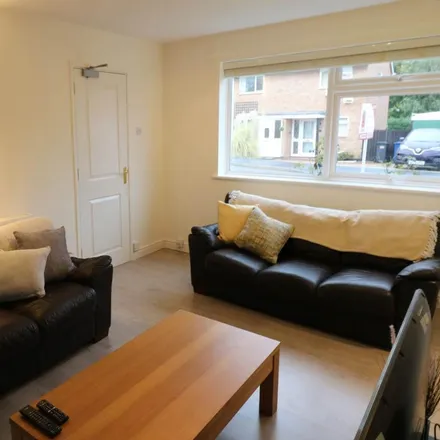 Rent this 5 bed house on 10 Moyne Close in Cambridge, CB4 2TA