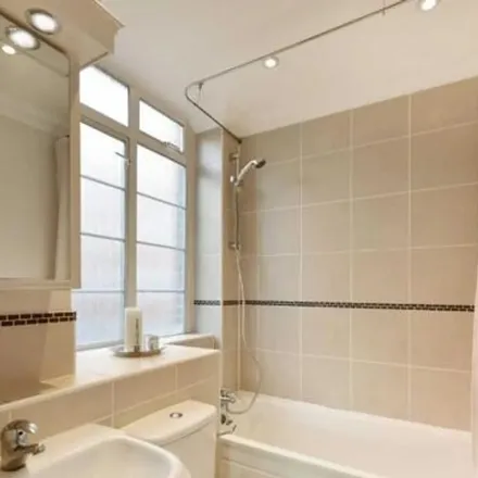 Image 7 - St. James Close, Wells Rise, Primrose Hill, London, NW8 7LX, United Kingdom - Apartment for rent