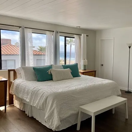 Rent this 3 bed condo on Manhattan Beach in CA, 90292