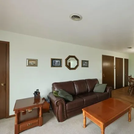 Image 5 - 10345 West Whitnall Edge Drive, Franklin, WI 53132, USA - Condo for sale