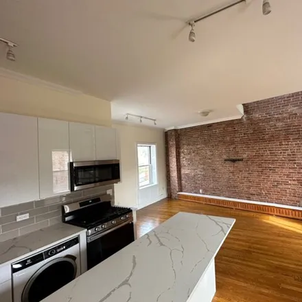 Rent this studio house on 41 Victory Boulevard in New York, NY 10301