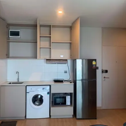 Rent this 2 bed apartment on Phetchaburi Road in Ratchathewi District, 10400