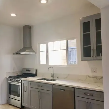 Image 3 - 775 Columbia Avenue, Los Angeles, CA 90017, USA - Apartment for rent