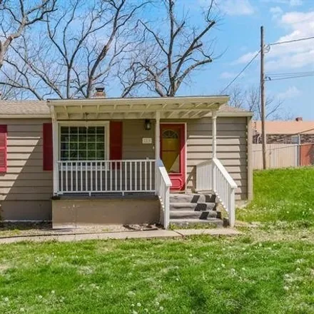 Buy this 3 bed house on 2215 South 22nd Street in Kansas City, KS 66106