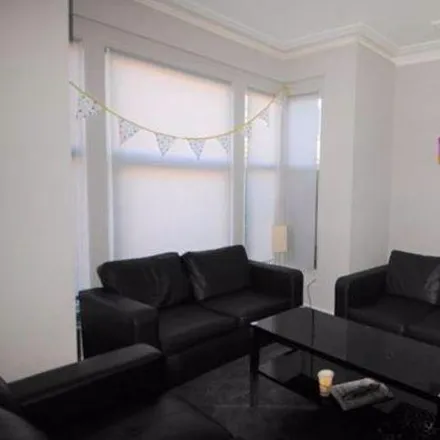 Rent this 6 bed townhouse on 31-85 Headingley Avenue in Leeds, LS6 3EJ
