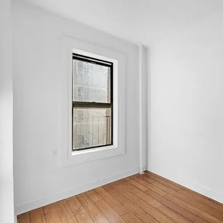 Image 4 - 619 E 5th St Apt 22, New York, 10009 - Apartment for rent