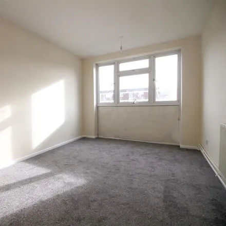 Image 3 - Common Road, Langley, SL3 8GX, United Kingdom - Apartment for rent