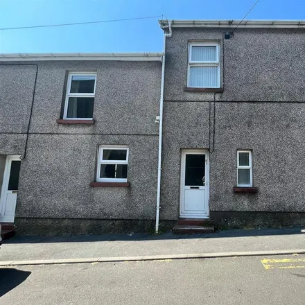 Rent this 1 bed apartment on Lloyds Bank in Heol-y-Neuadd, Tumble