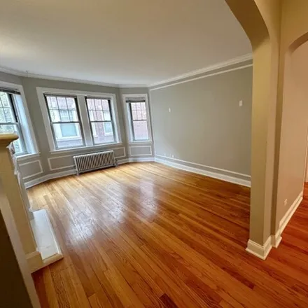 Image 2 - 6129-6137 North Hoyne Avenue, Chicago, IL 60645, USA - Apartment for rent