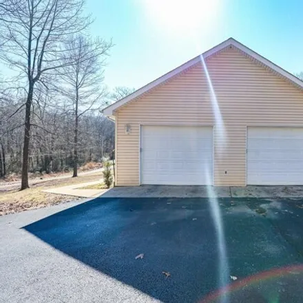 Image 3 - 1102 Forest Drive, Benton, KY 42025, USA - House for sale