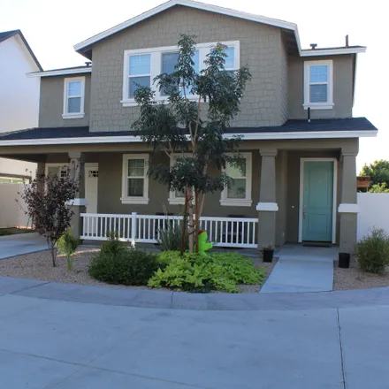 Rent this 3 bed house on 10656 in North 7th Street, Phoenix