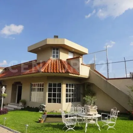 Buy this 4 bed house on Calle Rafaél Osuna 212 in Loma Verde, 37295 León