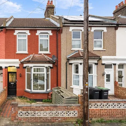 Rent this 3 bed townhouse on 11 Bartlett Road in Gravesend, DA11 7LU
