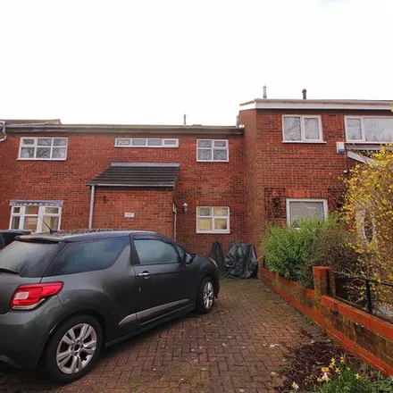 Rent this 3 bed townhouse on Rowley Street Off Licence & General Store in Rowley Street, Walsall