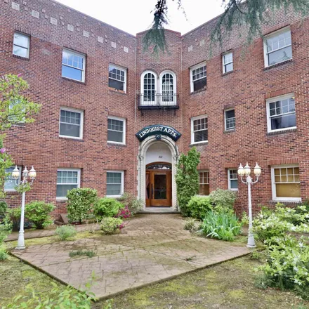 Buy this 1 bed condo on 2715 Northeast Hoyt Street in Portland, OR 97232