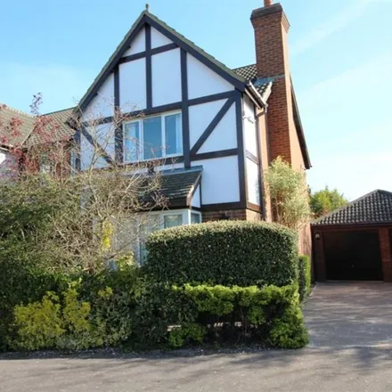 Rent this 5 bed house on Badgers Gate in Dunstable, LU6 2BF