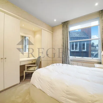 Rent this 4 bed apartment on Basil Street Mansions in Basil Street, London